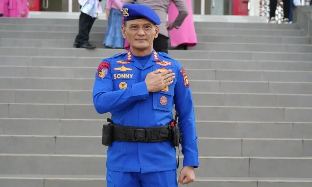 Ditpolairud Polda Sumsel Inovatif Olah Eceng Gondok Jadi Pupuk Organik Bernilai Ekonomis Direktur Ditpolairud Polda Sumsel Kombes Pol Sonny Mahar Budi Adityawan meninjau uji coba penggunaan pupuk organik berbahan eceng gondok pada tanaman jagung dan sayuran, sebagai inovasi ramah lingkungan yang bernilai ekonomis untuk mendukung ketahanan pangan di Sumatera Selatan.