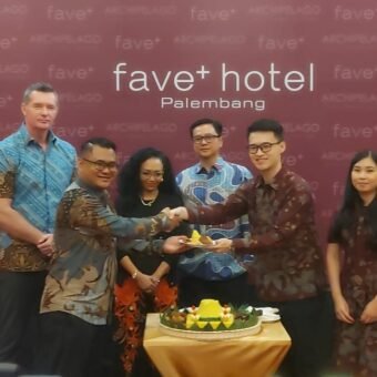 Fave Hotel Palembang Resmi Rebranding Jadi Fave+ Hotel Palembang, Hadirkan Marble Lounge Berkonsep Lifestyle Fave Hotel Palembang resmi bertransformasi menjadi Fave+ Hotel Palembang melalui Rebranding Ceremony, Sabtu (6/12/2025), yang dihadiri CEO Archipelago International John Flood serta jajaran manajemen.