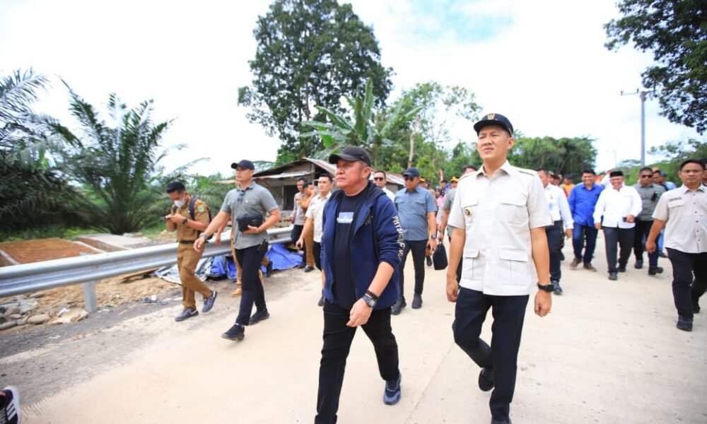 Gubernur Sumatera Selatan Dr. H. Herman Deru bersama Bupati PALI Asgianto, ST, meresmikan Jembatan Tumpang Sari di Kecamatan Talang Ubi, Kabupaten PALI, Selasa (16/12/2025).
