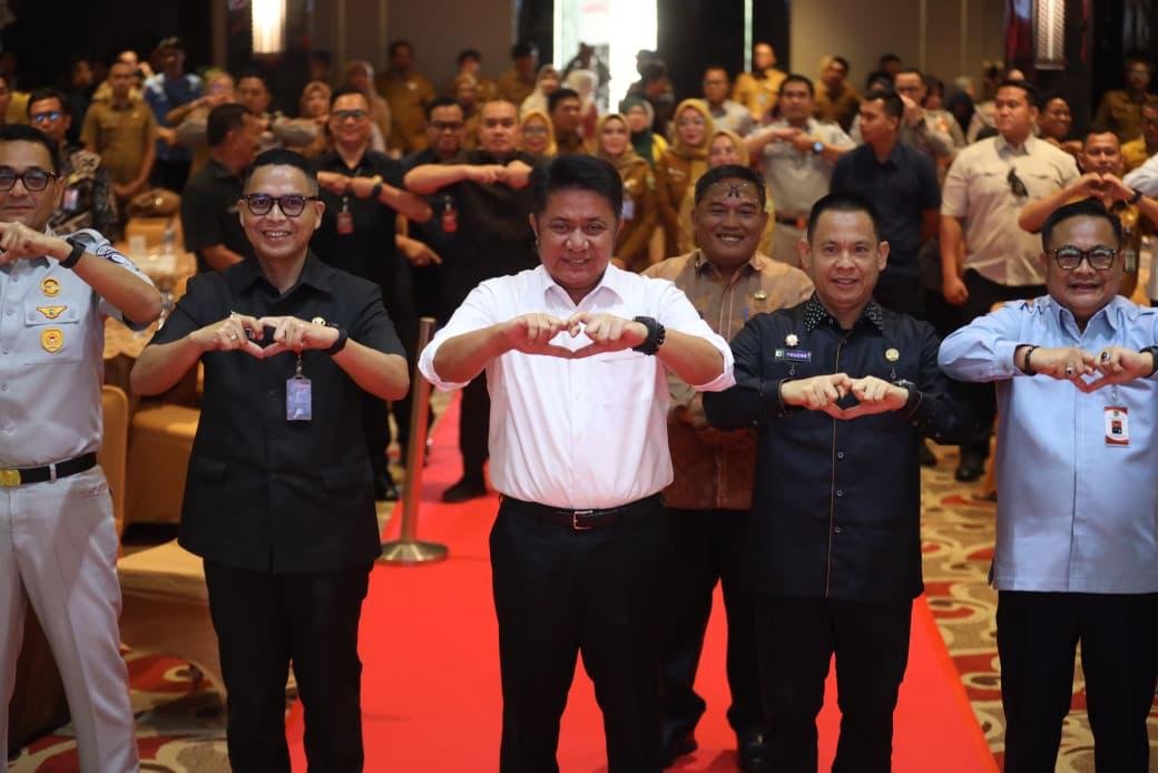 Gubernur Sumatera Selatan Dr. H. Herman Deru membuka Rapat Tim Pembina Samsat dan Rapat P2DD Provinsi Sumsel di Ballroom Grand Atyasa, Kamis (18/12/2025).