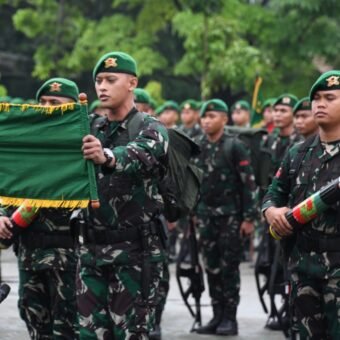 Danrem 044/Garuda Dempo (Gapo) Brigjen TNI Adri Koesdiyanto menghadiri Upacara Peringatan Hari Juang Infanteri ke-77 Tahun 2025 yang dipimpin langsung oleh Pangdam II/Sriwijaya Mayjen TNI Ujang Darwis. Kegiatan berlangsung di Lapangan Jasdam II/Sriwijaya, Jalan Letjen Harun Sohar, Kebun Bunga, Kota Palembang, Jumat (19/12/2025).