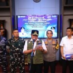 Gubernur Sumatera Selatan H. Herman Deru saat mengumumkan Upah Minimum Provinsi (UMP) Sumsel Tahun 2026 sebesar Rp 3.942.963 dalam kegiatan di Griya Agung Palembang, Jumat (19/12/2025).