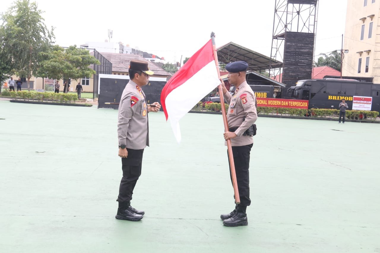 Polda Sumsel Berangkatkan 100 Personel Brimob Bantu Penanganan Pasca Bencana di Aceh Kapolda Sumsel Irjen Pol Andi Rian R Djajadi memimpin upacara pelepasan 100 personel Satbrimob Polda Sumsel di Makosat Brimob, Jumat (26/12/2025).