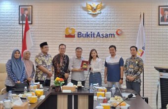 PT Bukit Asam Tbk sukses meraih predikat Badan Publik Informatif Tahun 2025 dengan nilai 94,84.