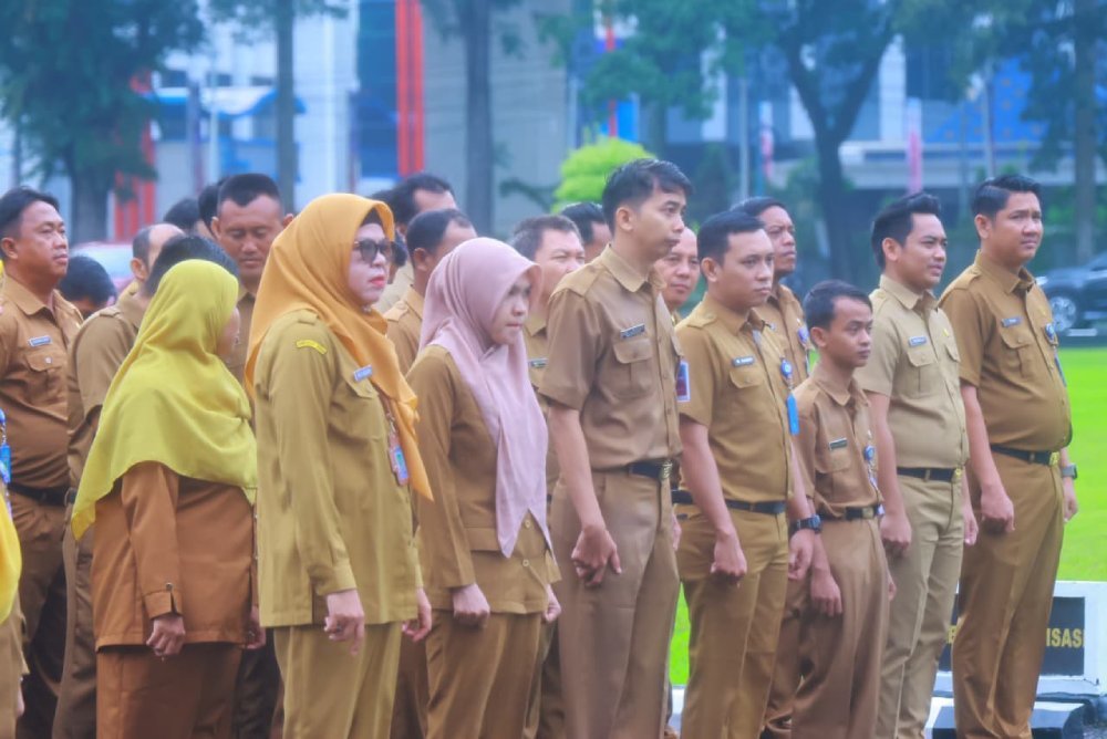 Suasana Apel Penutup Tahun 2025 Pemprov Sumsel yang dipimpin Sekda Edward Candra, menjadi penanda kesiapan ASN memasuki tahun 2026 dengan disiplin dan tanggung jawab.