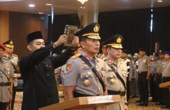 Kapolda Sumsel Pimpin Sertijab Wakapolda dan Sejumlah Pejabat Utama Polda Sumsel Kapolda Sumsel Irjen Pol Andi Rian R Djajadi SIK MH memimpin upacara Serah Terima Jabatan (Sertijab) Wakapolda Sumsel, Pejabat Utama Polda Sumsel serta Kapolres jajaran, yang digelar di Mapolda Sumsel, Senin (5/1/2026).