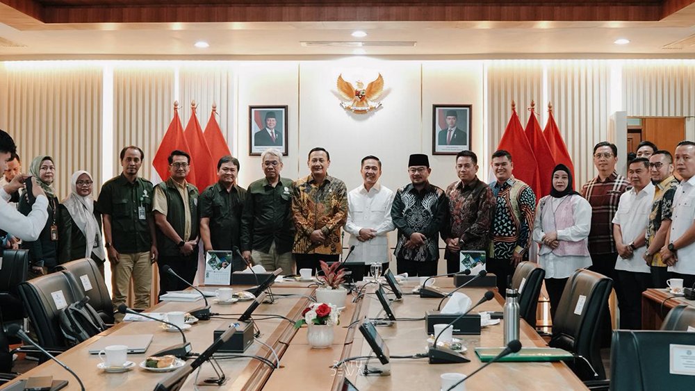 Wali Kota Palembang Ratu Dewa bersama Wakil Wali Kota Prima Salam saat melakukan kunjungan kerja ke Jakarta Smart City di Balai Kota DKI Jakarta, Rabu (14/1/2026).