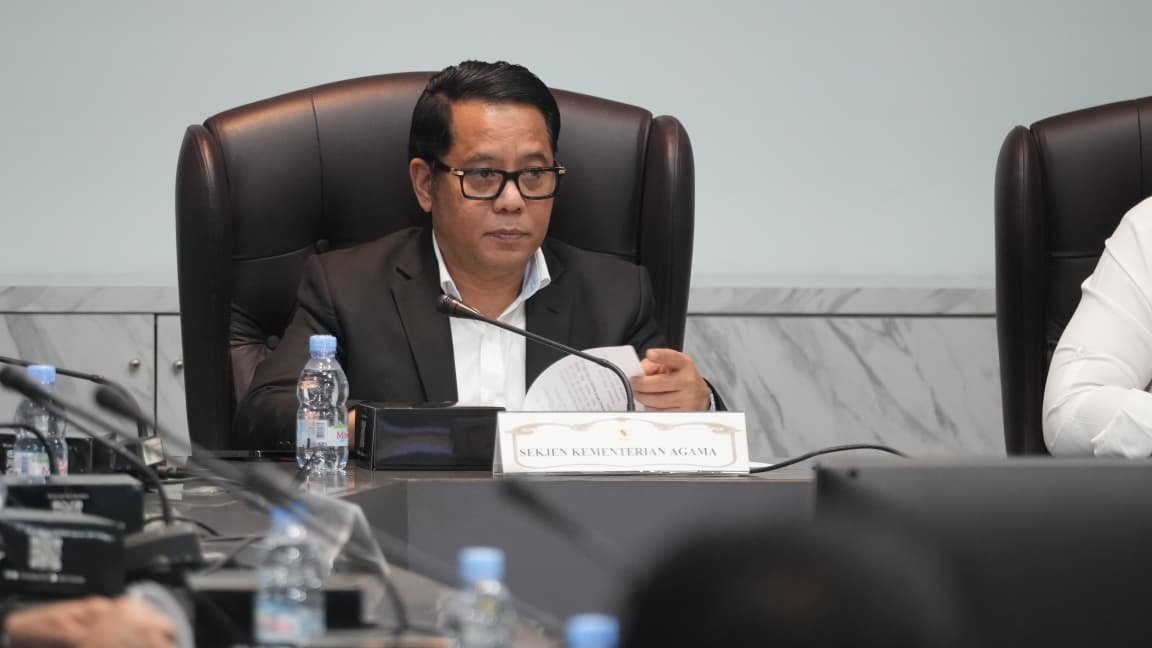 Sekjen Kemenag Pastikan Guru Madrasah Swasta Tetap Diperjuangkan Jadi PPPK Pertemuan Sekjen Kemenag Kamaruddin Amin dengan Ketua PGMNI Heri Purnama membahas pengangkatan PPPK dan percepatan sertifikasi guru madrasah.