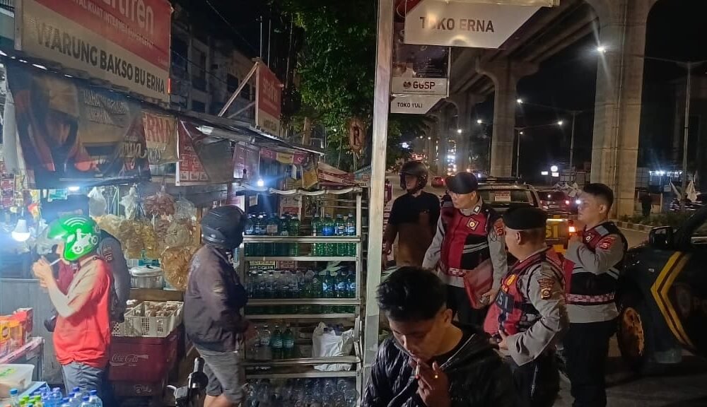 Ciptakan Situasi Kondusif Jelang Ramadan, Polisi Sisir Warung Penjual Miras di Palembang Ciptakan Situasi Kondusif Jelang Ramadan, Polisi Sisir Warung Penjual Miras di Palembang