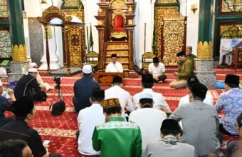 Kakanwil Kemenag Sumsel Sampaikan Tausiyah Jelang Berbuka Puasa di Masjid Agung Palembang Kakanwil Kemenag Sumsel Sampaikan Tausiyah Jelang Berbuka Puasa di Masjid Agung Palembang