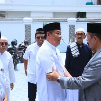Ramadan Penuh Berkah, Wagub Cik Ujang, Bantu Material ,Pembangunan ,Masjid Ummul Tumina