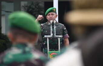 Pimpin Apel, Danrem 044/Gapo Sampaikan Pesan Kuat dalam Tekankan Disiplin dan Hindari Pelanggaran Pimpin Apel Perdana, Danrem 044/Gapo Sampaikan Pesan Kuat dalam Tekankan Disiplin dan Hindari Pelanggaran