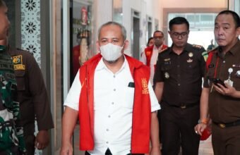 Kejati Sumsel Serahkan 6 Tersangka dan Barang Bukti Kasus Dugaan Kredit Macet Bank BRI Kejati Sumsel Serahkan 6 Tersangka dan Barang Bukti Kasus Dugaan Kredit Macet Bank BRI