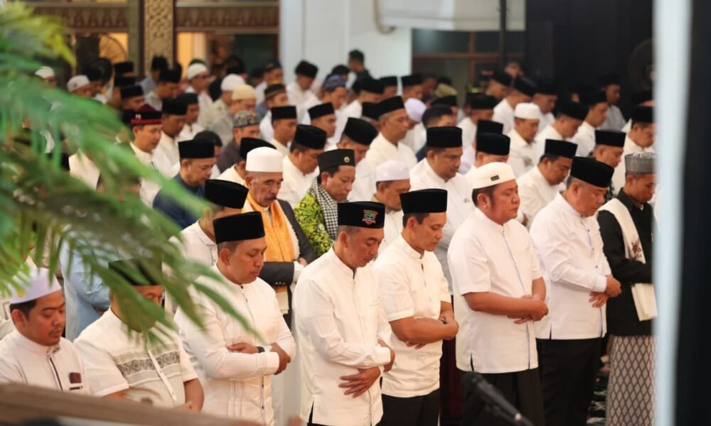 Pererat Silaturahmi Antara Unsur, Danrem 044/Gapo Hadiri Penutupan Safari Ramadan 1447 H Pererat Silaturahmi Antara Unsur, Danrem 044/Gapo Hadiri Penutupan Safari Ramadan 1447 H