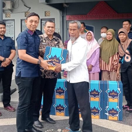 Wujud Kepedulian, Rutan Palembang Berikan Bantuan Sosial untuk Keluarga Warga Binaan dan Warga Sekitar