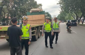 772 Kendaraan Sumbu Tiga Ditindak, Polda Sumsel Tegaskan Komitmen Keselamatan Lalu Lintas⠀ 772 Kendaraan Sumbu Tiga Ditindak, Polda Sumsel Tegaskan Komitmen Keselamatan Lalu Lintas⠀