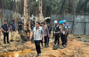 Tiga Tersangka Penyebab Kebakaran 11 Sumur Minyak Ilegal di Lahan Hindoli Muba Ditangkap, Termasuk Pemodal Tiga Tersangka Penyebab Kebakaran 11 Sumur Minyak Ilegal di Lahan Hindoli Muba Ditangkap, Termasuk Pemodal
