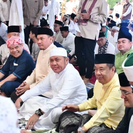 Plh Kakanwil Kemenag Sumsel Hadiri Salat Iduladha 1447 H di Griya Agung: Momentum Ketaatan dan Keberkahan