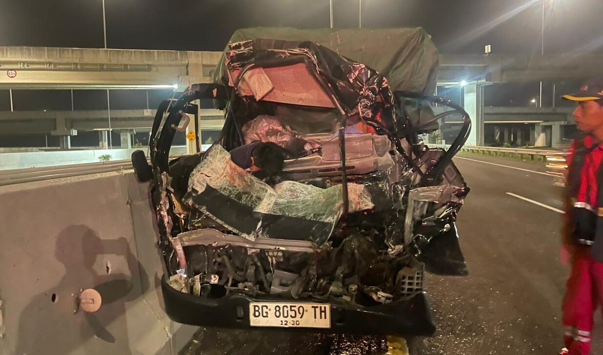 Kecelakaan Maut di Tol Indralaya–Palembang 3 Tewas, Polisi Kejar Kendaraan Misterius yang Kabur Kecelakaan Maut di Tol Indralaya–Palembang 3 Tewas, Polisi Kejar Kendaraan Misterius yang Kabur