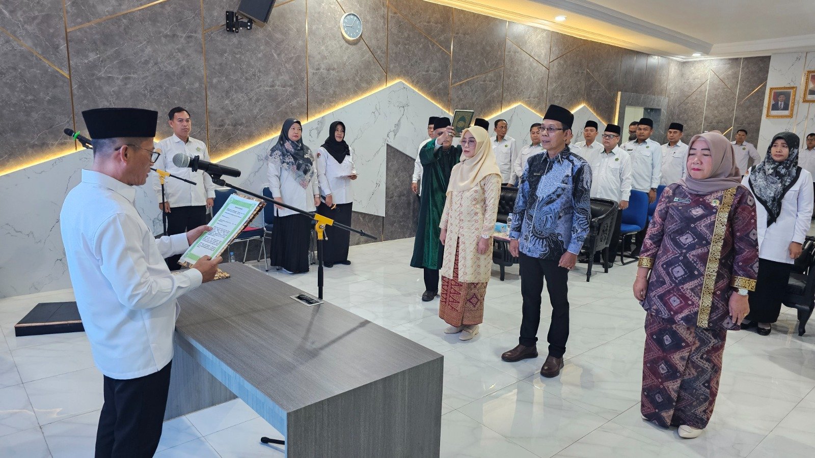 Lantik Tiga Kepala Madrasah, Syafitri Irwan Ingatkan Pentingnya Doa Pasangan dan Integritas Lantik Tiga Kepala Madrasah, Syafitri Irwan Ingatkan Pentingnya Doa Pasangan dan Integritas
