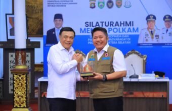 Dampingi Menko Polkam, Herman Deru dan Cik Ujang Ajak Masyarakat Sumsel Jaga Kondusivitas Dampingi Menko Polkam, Herman Deru dan Cik Ujang Ajak Masyarakat Sumsel Jaga Kondusivitas