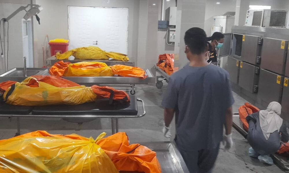 Tragedi Lintas Muratara, Tim DVI Polda Sumsel Identifikasi 16 Jenazah Korban Bus ALS dan Truk Tangki Tragedi Lintas Muratara, Tim DVI Identifikasi 16 Jenazah Korban Bus ALS dan Truk Tangki