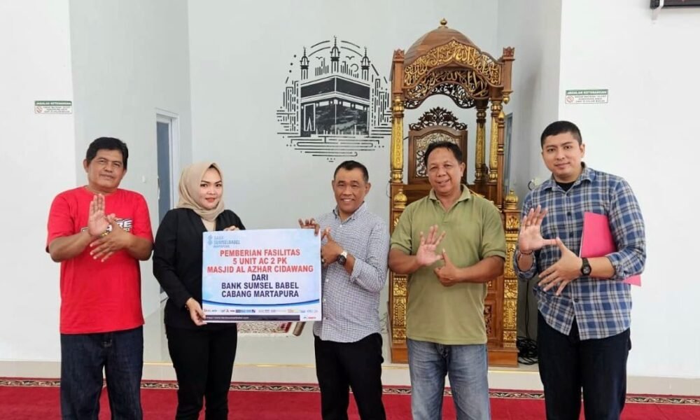 Dekat dengan Masyarakat, Bank Sumsel Babel Salurkan Bantuan CSR untuk Fasilitas Keagamaan