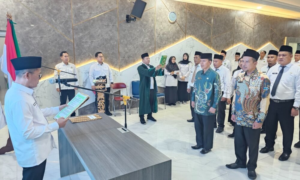 Lantik Pejabat Baru, Kakanwil Kemenag Sumsel Tekankan Peningkatan Layanan KUA dan Humas