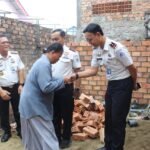 Kakanwil Ditjenpas Sumsel Bersama UPT Pemasyarakatan Kota Palembang Tinjau Progres Bedah Rumah