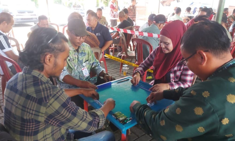 Media online SRIWIJAYATERKINI.CO yang ikut memeriahkan lomba Gaple yang diwakili oleh Direktur SRIWIJAYATERKINI.CO, Yulie Afriyani, yang berpasangan dengan M Aditya Pratama dari Divisi Social Media Officer SRIWIJAYATERKINI.CO. (Foto: DIT/Sriwijayaterkini.co)