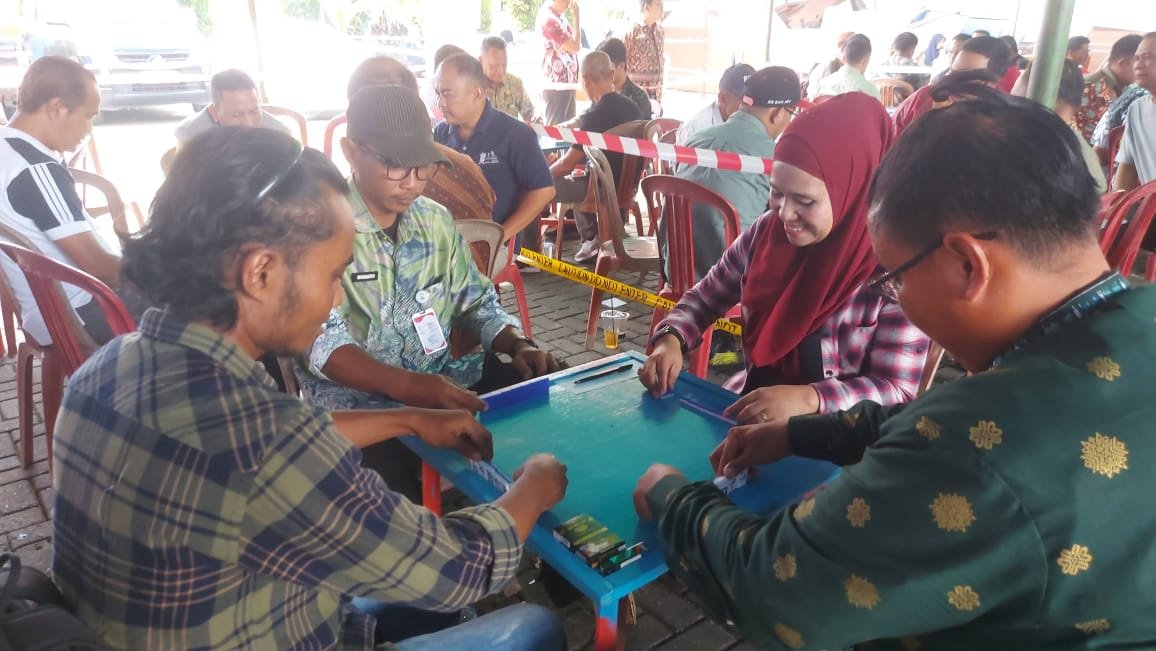 Media online SRIWIJAYATERKINI.CO yang ikut memeriahkan lomba Gaple yang diwakili oleh Direktur SRIWIJAYATERKINI.CO, Yulie Afriyani, yang berpasangan dengan M Aditya Pratama dari Divisi Social Media Officer SRIWIJAYATERKINI.CO. (Foto: DIT/Sriwijayaterkini.co)