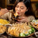 Selain Pempek, Ini Kelezatan Model dan Tekwan yang Bikin Wisatawan Ketagihan Aneka jenis Pempek Palembang seperti kapal selam, lenjer, adaan, kulit, keriting, dan pistel yang disajikan dengan kuah cuko khas, mentimun, serta mi kuning sebagai kuliner legendaris khas Sumatera Selatan. (Foto: ilustrasi)