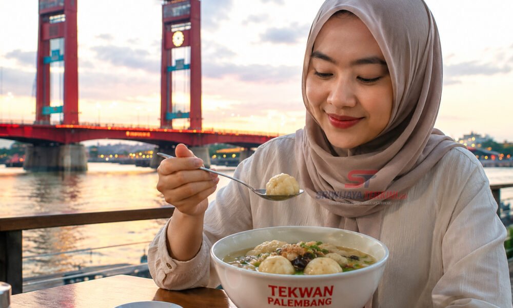 Selain Pempek, Ini Kelezatan Model dan Tekwan yang Bikin Wisatawan Ketagihan Model dan Tekwan Palembang dengan kuah kaldu udang gurih, bihun, jamur kuping, dan bawang goreng, kuliner khas Palembang yang digemari wisatawan. (Foto: Aditya/Sriwijayaterkini.co)