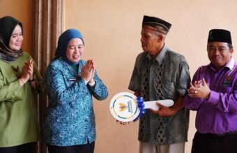 Sambut Hari Jadi, Pemkot Palembang dan BAZNAS Wujudkan Mimpi Siti Fatimah Miliki Rumah Layak Huni Sambut Hari Jadi, Pemkot Palembang dan BAZNAS Wujudkan Mimpi Siti Fatimah Miliki Rumah Layak Huni