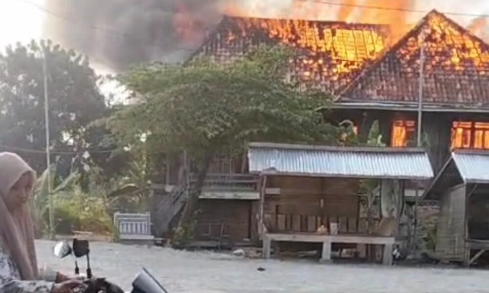 Ditinggal Kosong, Rumah Panggung di Sungai Pinang Ogan Ilir Ludes Terbakar Rumah Panggung di Sungai Pinang Ogan Ilir Ludes Terbakar