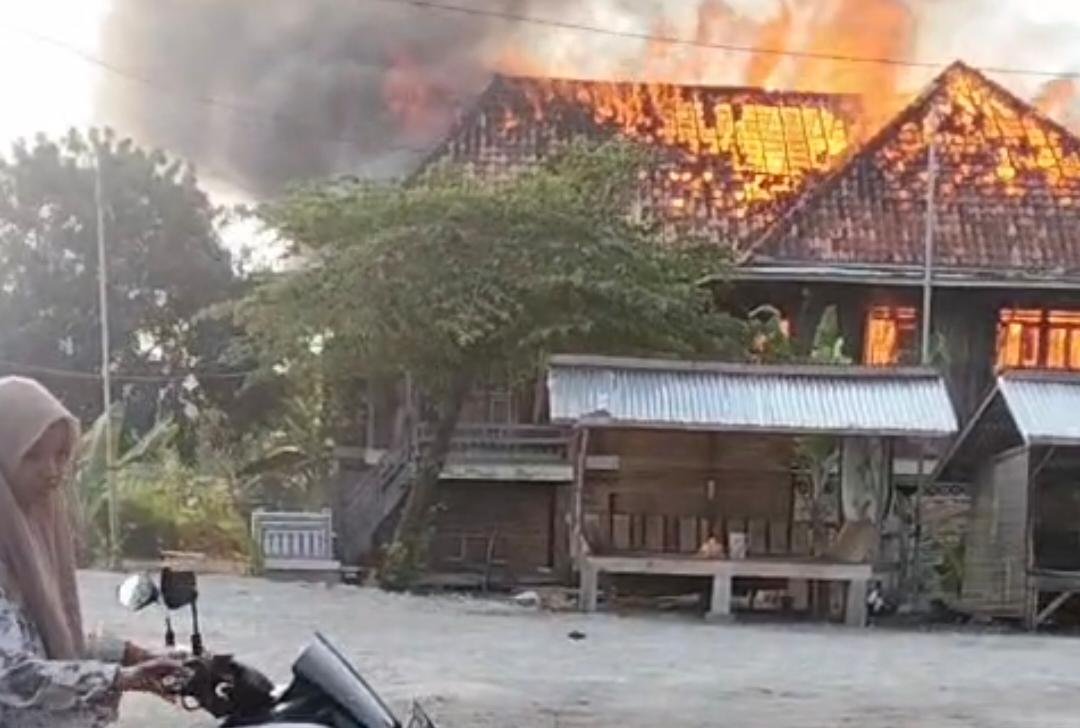 Rumah Panggung di Sungai Pinang Ogan Ilir Ludes Terbakar