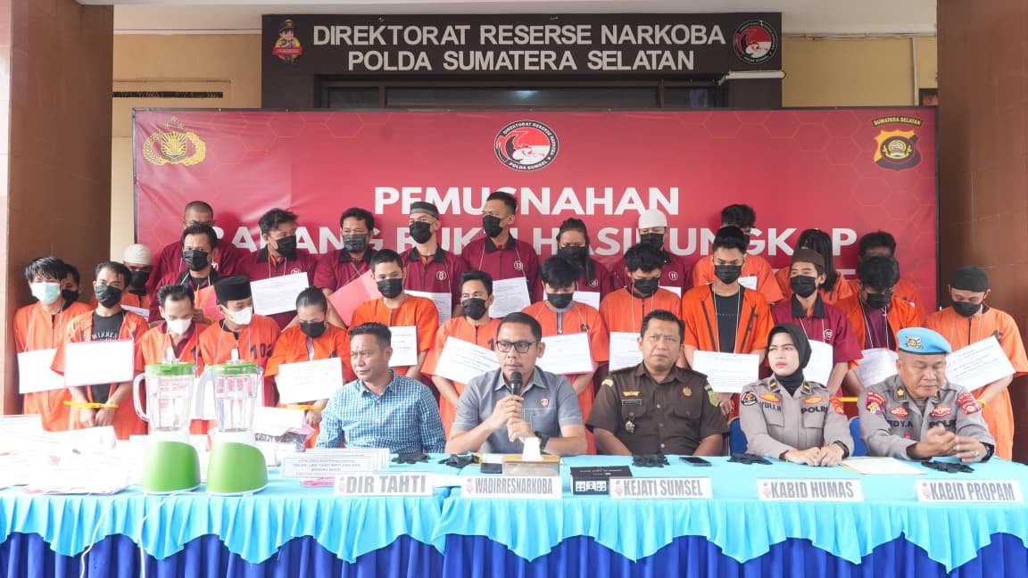 37 Tersangka Diamankan, Polda Sumsel Musnahkan Barang Bukti Narkotika dari 25 Kasus 37 Tersangka Diamankan, Polda Sumsel Musnahkan Barang Bukti Narkotika dari 25 Kasus
