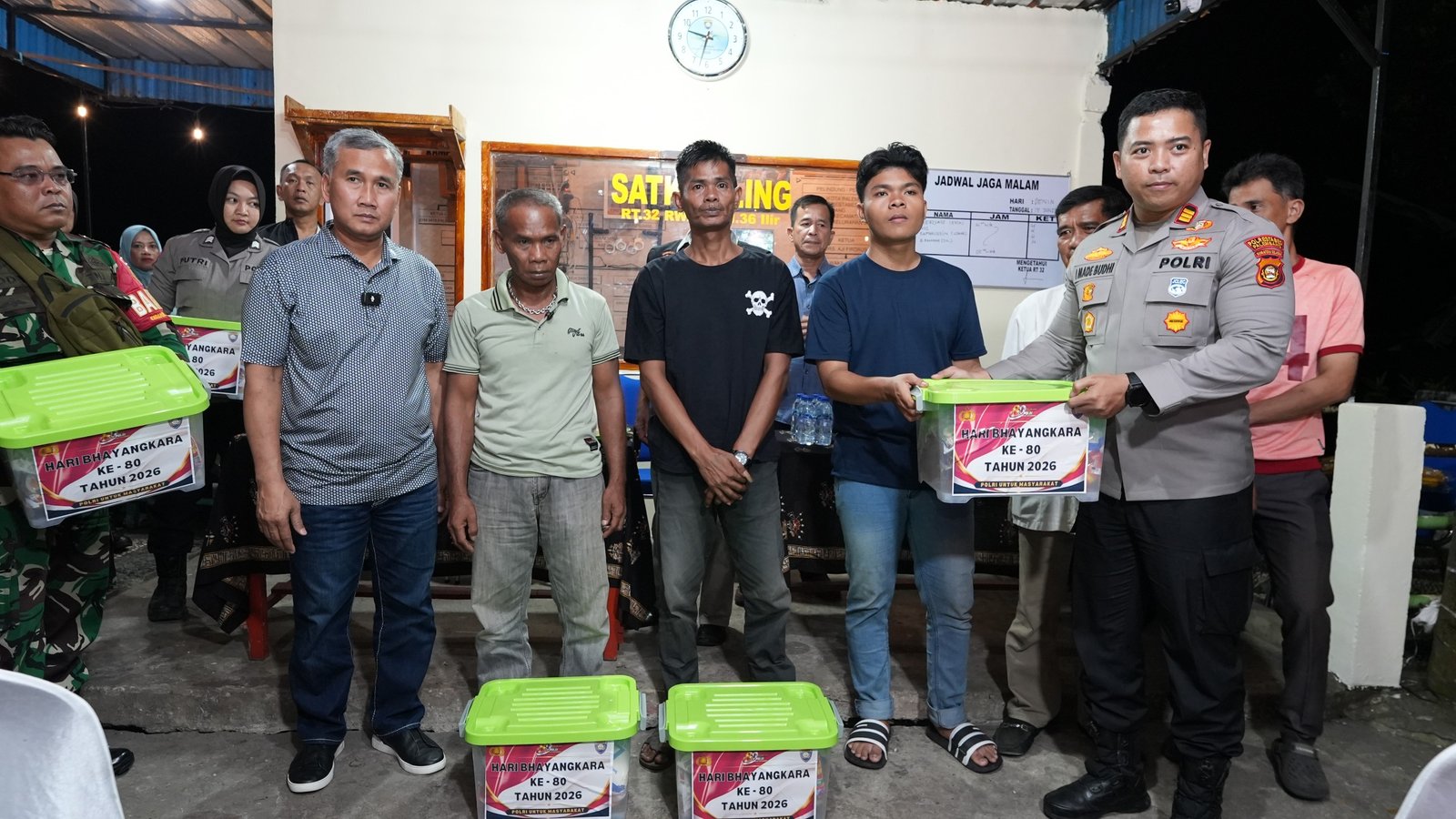 Kawal Program Kesejahteraan Nasional, Polda Sumsel Salurkan Bantuan Sosial Melalui Satkamling di Gandus