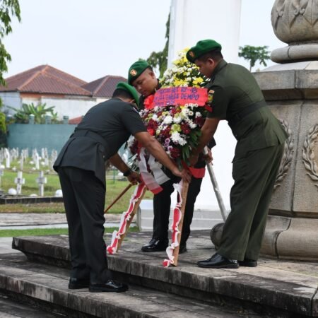 Kenang Jasa Para Pahlawan, Ziarah Rombongan Warnai HUT ke-45 Korem 044/Gapo