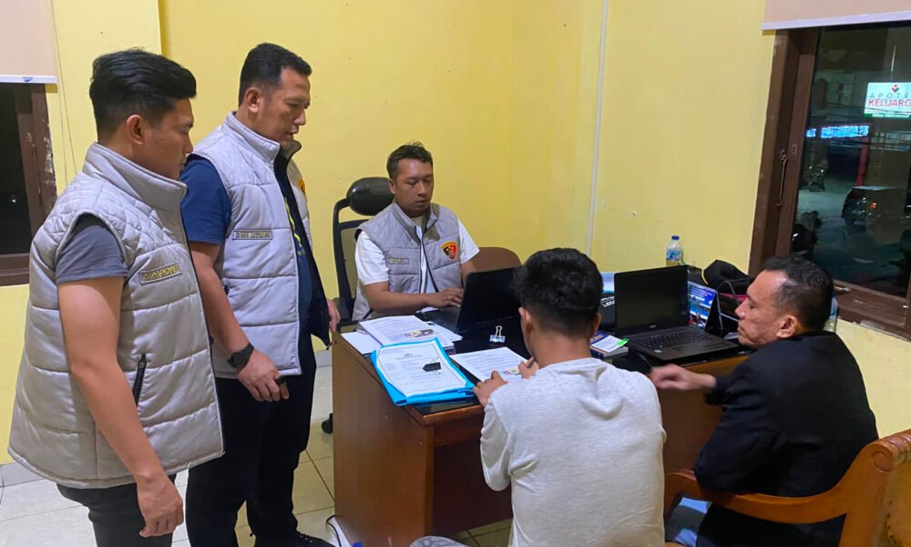 Polda Sumsel Bongkar Website Palsu Berlogo Bhayangkara Run dengan QRIS Ilegal, Dua Pelaku Ditangkap di Riau. (Foto: istimewa)