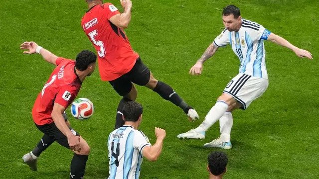 Lionel Messi Kembali Disorot di Piala Dunia 2026, Keputusan Wasit dan VAR Picu Perdebatan Baru