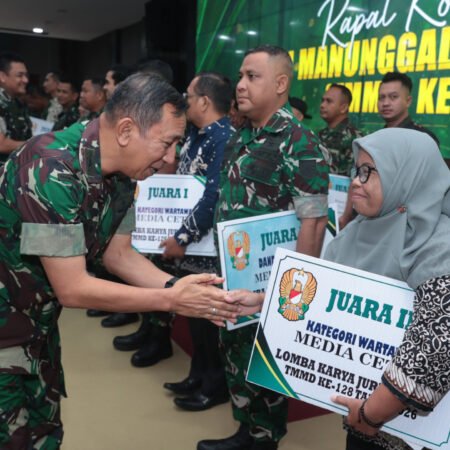 Kodam II/Sriwijaya Borong Dua Piala di Lomba Jurnalistik TMMD Ke-128. (Foto: Yulie)