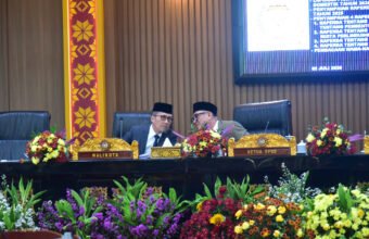 Wali Kota Ratu Dewa Hadiri Paripurna DPRD Palembang, Bahas Air Limbah hingga Pemajuan Kesenian. (Foto: Yulie)