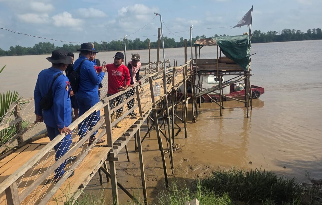 Hendak Perbaiki Perahu Jukung di Pinggir Dermaga, Warga Pulau Rimau Hilang Diterkam Buaya Hendak Perbaiki Perahu Jukung di Pinggir Dermaga, Warga Pulau Rimau Hilang Diterkam Buaya