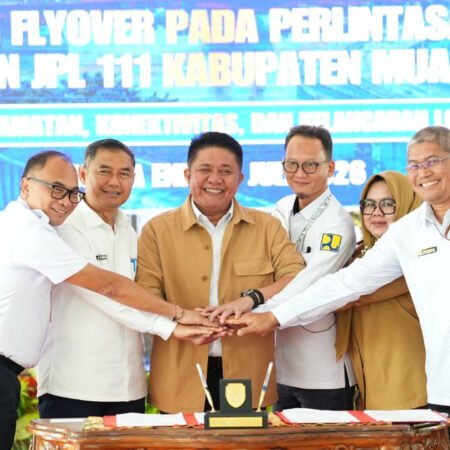 Herman Deru Wujudkan Jalan Khusus Batu Bara dan Empat Flyover, Akhiri Kemacetan Bertahun-Tahun di Muara Enim Herman Deru Wujudkan Jalan Khusus Batu Bara dan Empat Flyover, Akhiri Kemacetan Bertahun-Tahun di Muara Enim. (Foto: Yulie)