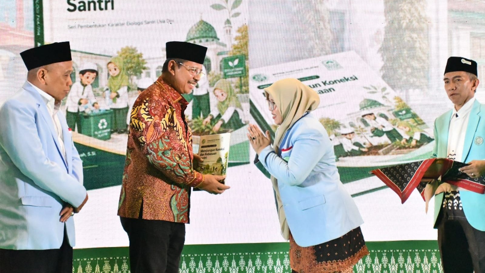 Di Hadapan 10 Ribu Santri, Dirjen Pendis Sampaikan Pesan Menyentuh untuk Guru Al-Qur’an