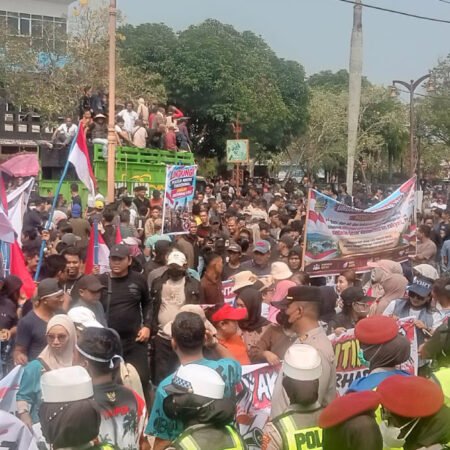 Liga Rakyat Bersatu Geruduk DPRD Muba: Hentikan Penangkapan, Cari Solusi Penyuling
